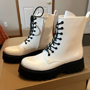 Women’s Size 8 Steve Madden boots